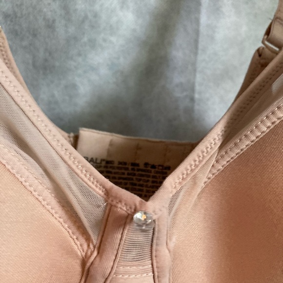 BALI One Smooth U Ultra Light Shaping Underwire Bra Nude Beige 34DD - Picture 7 of 16